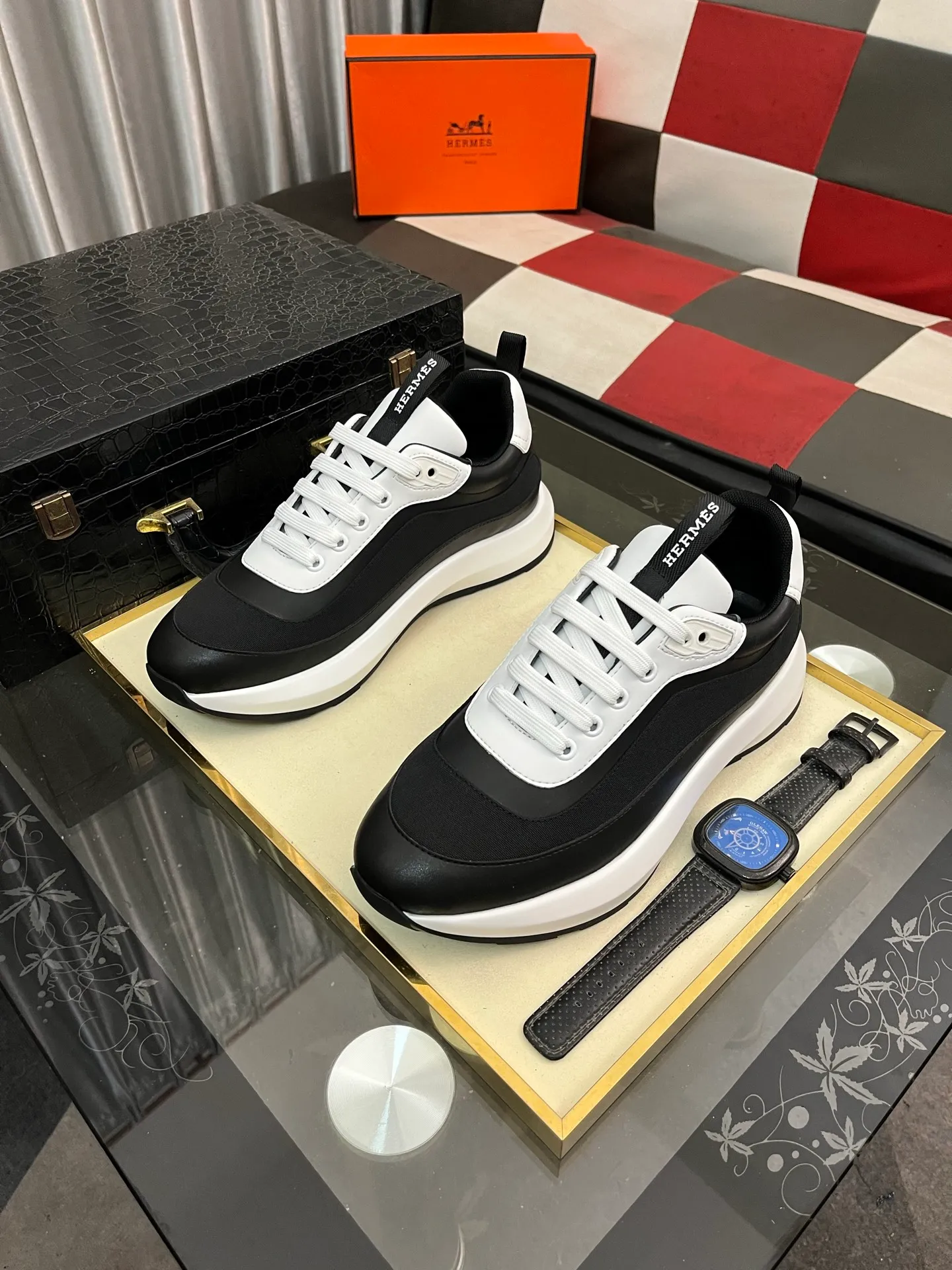 Men's shoes 💰458⌚️⌚️[hermes] Hermès men's fashionable sports shoes, carefully built as an international brand. This casual shoe combines high-quality fabrics and exquisite craftsmanship. It integrates simple and unique design style to interpret the brand's luxurious beauty in a low-key manner. The upper is made of original fabric with a first layer of suede. The layered design has distinct lines on the upper and a lightweight rubber outsole. Light luxury style, the details exude a dynamic masculine atmosphere, elegant and mainstream, size: 38-442️⃣colors available